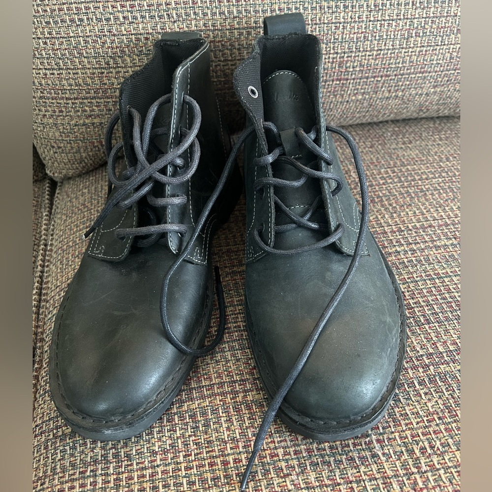 Men’s NWOT Clarks Black Leather Chukka Boot Size 8
